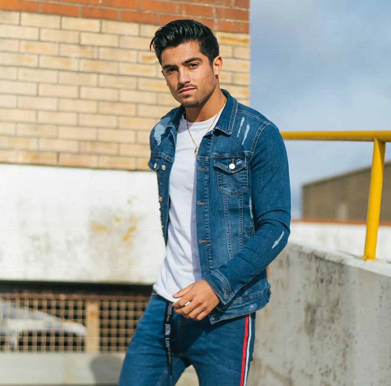 BLUE DISTRESSED DENIM JACKET